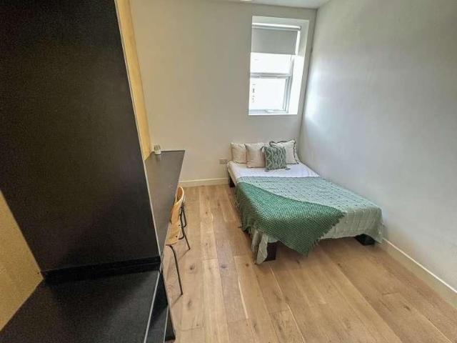 Kempston Street, L3