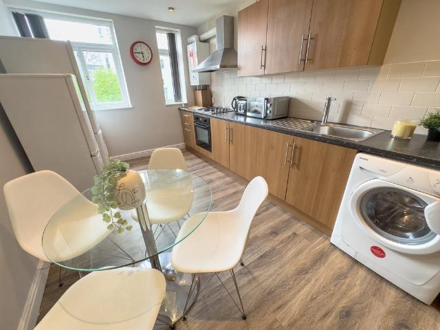 Kempston Street, Liverpool, L3 8HD, United Kingdom | 4 bed apartment for rent #134900594 | Rentberry
