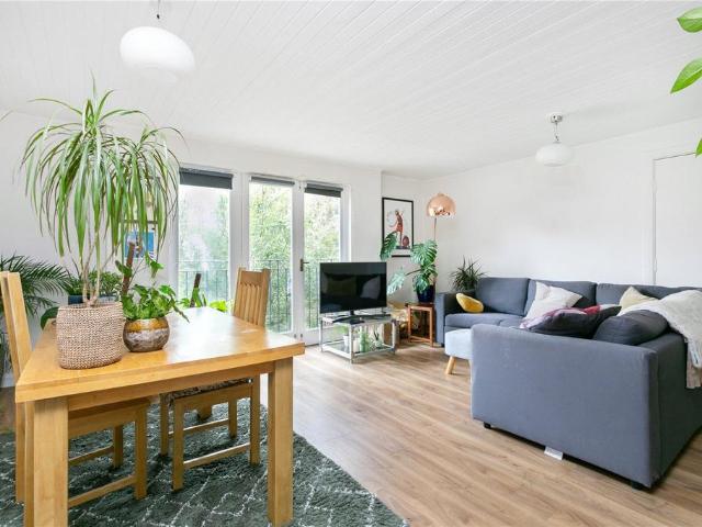 Kempton Court, 2 Durward Street, E1 3 bed apartment to rent £3,000 pcm £692 pw