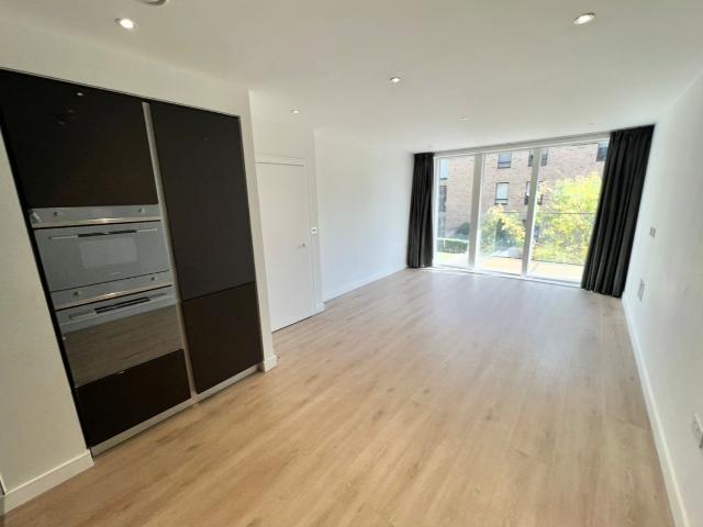 Kempton House, Heritage Place Heritage Walk, Brentford TW8, 1 bed flat to rent, £2,100 pcm | PrimeLocation