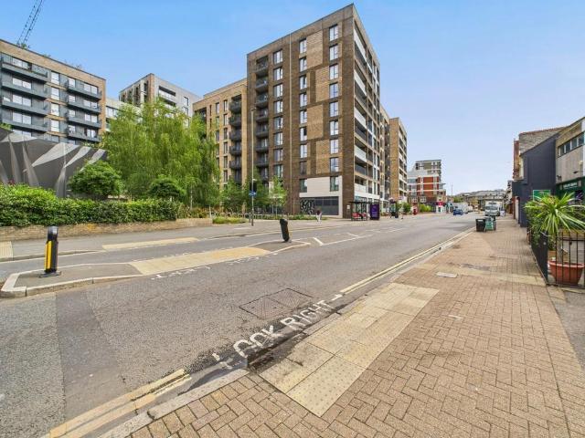 Kempton House, London Square, 122. 1 bed apartment to rent £1,600 pcm £369 pw