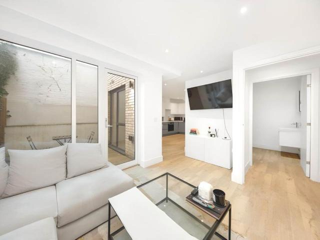 Kempton Road, East Ham E6, 1 bed flat to rent, £1,500 pcm | PrimeLocation