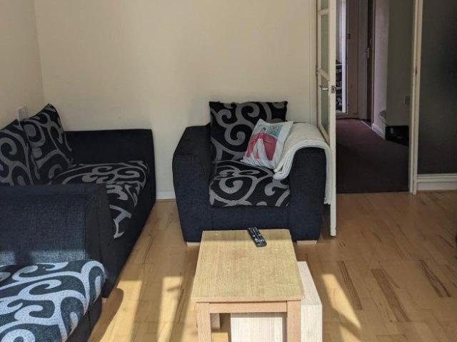 KEMSING GARDENS 5 bed house share to rent £2,050 pcm £473 pw