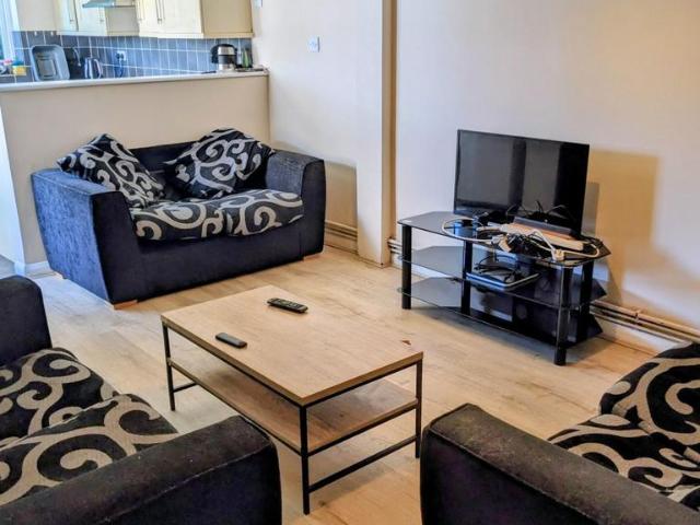 KEMSING GARDENS 6 bed house share to rent £2,460 pcm £568 pw