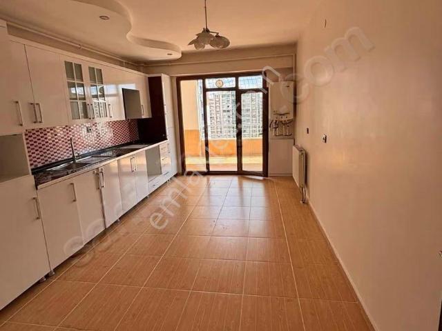 Kent Meydanı 4+1 İçi Tertemiz Acil Satılık
