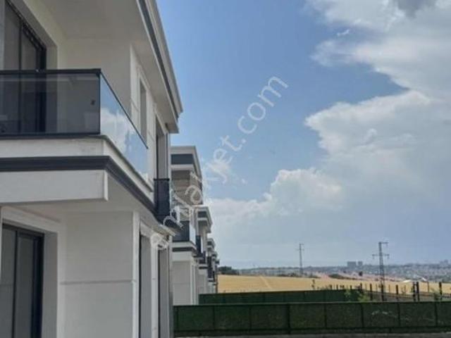Kent Ormanının Hemen Arkasında 5,5+1 Lüx Villa