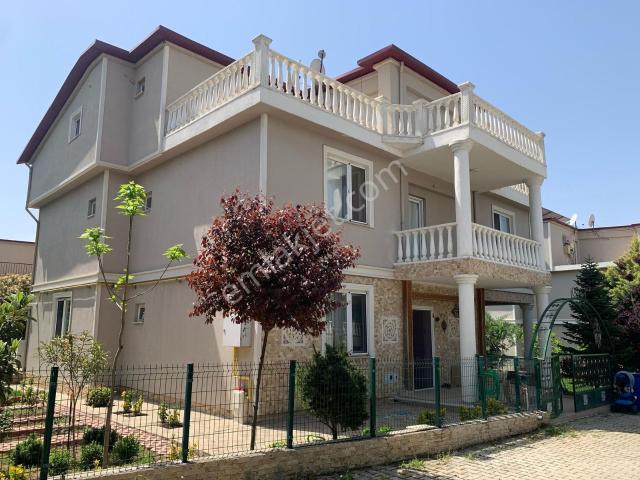 Kent Orman Bölgesinde Villa Media'da Kiralık 7+1 Tripleks Villa