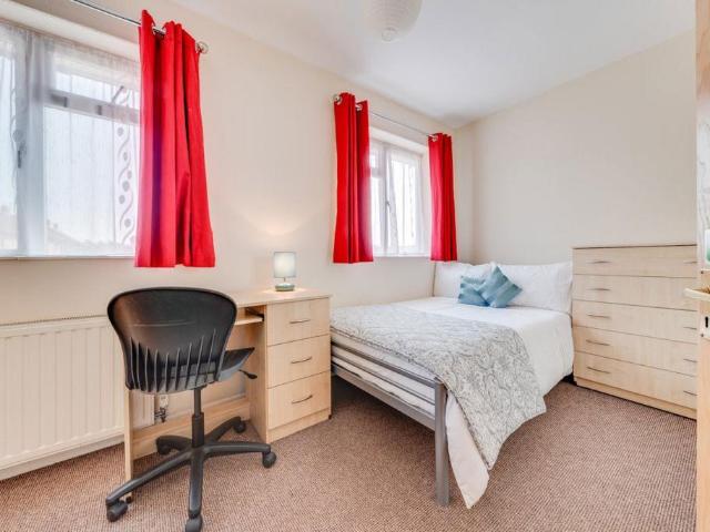 Kent Avenue, Canterbury 6 bed house to rent £1,244 pcm £287 pw