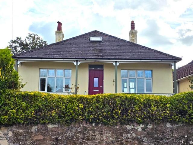 Kent Avenue, Ross on Wye 2 bed detached bungalow to rent £1,250 pcm £288 pw
