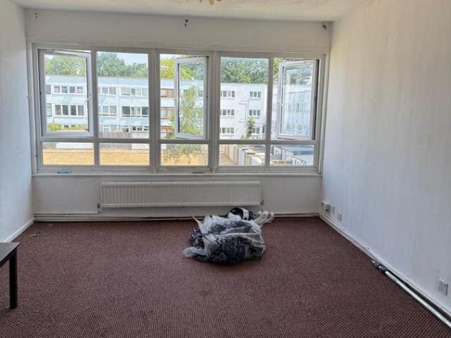 Kent Close, Mitcham CR4, 1 bed flat to rent, £1,400 pcm | PrimeLocation