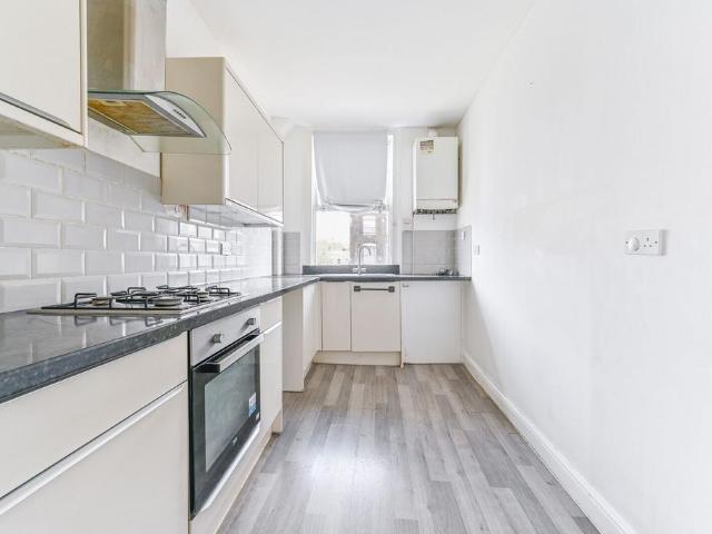 Kent House Road, New Beckenham. 2 bed flat to rent £2,500 pcm £577 pw