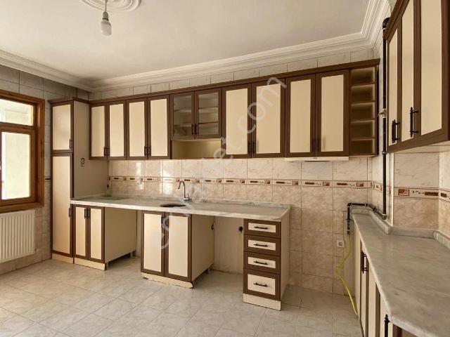 Kent Plaza Yakını Geniş Bakımlı Satılık Daire