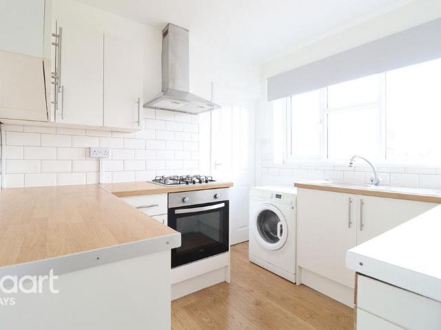 Kent Road, GRAYS 2 bed flat to rent £1,450 pcm £335 pw