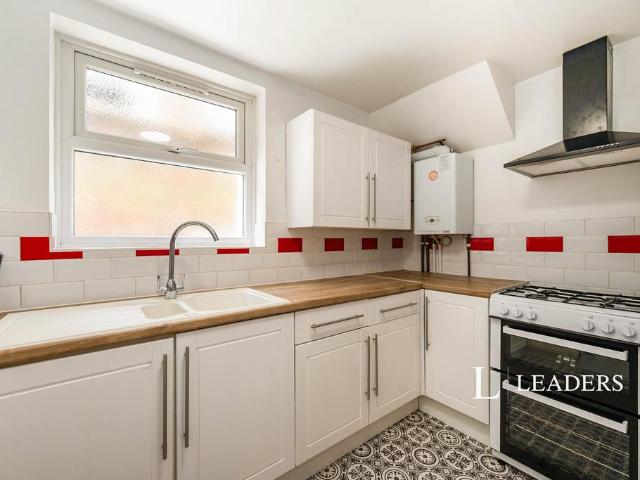 Kent Road, PO5 2 bed flat to rent £1,150 pcm £265 pw
