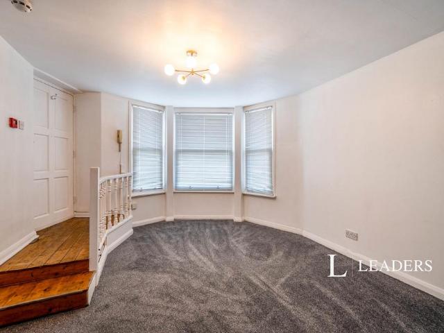 Kent Road, PO5 2 bed flat to rent £1,150 pcm £265 pw