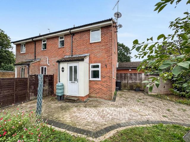 Kent Road, Whitehill, GU35 1 bed semi detached house to rent £975 pcm £225 pw
