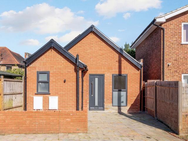 Kent Way, Surbiton KT6, 1 bed bungalow to rent, £2,000 pcm | PrimeLocation