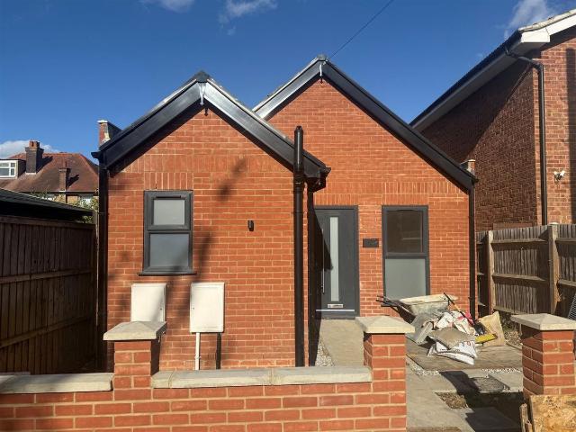 Kent Way, Surbiton KT6, 1 bed detached house to rent, £2,000 pcm | PrimeLocation