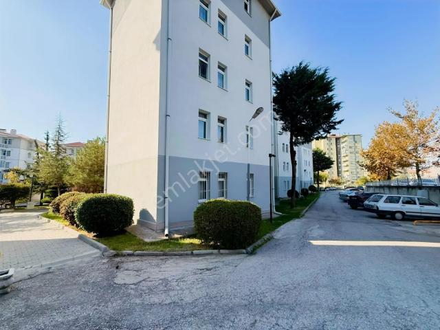 Kentkoop Mahallesinde Mantolamalı Satılık 3+1 Daire