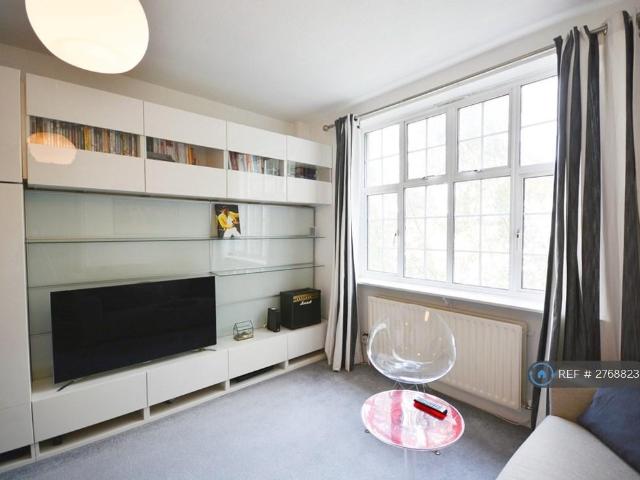 Kenton Court, London, W14 Studio to rent £1,950 pcm £450 pw