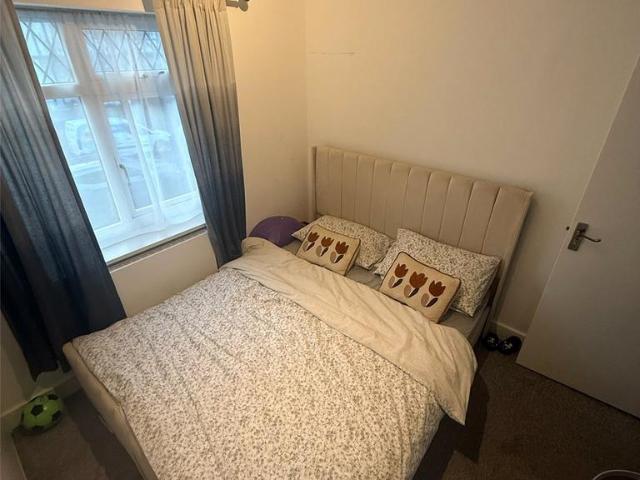 Kenton, Harrow HA3 2 bed apartment to rent £1,850 pcm £427 pw