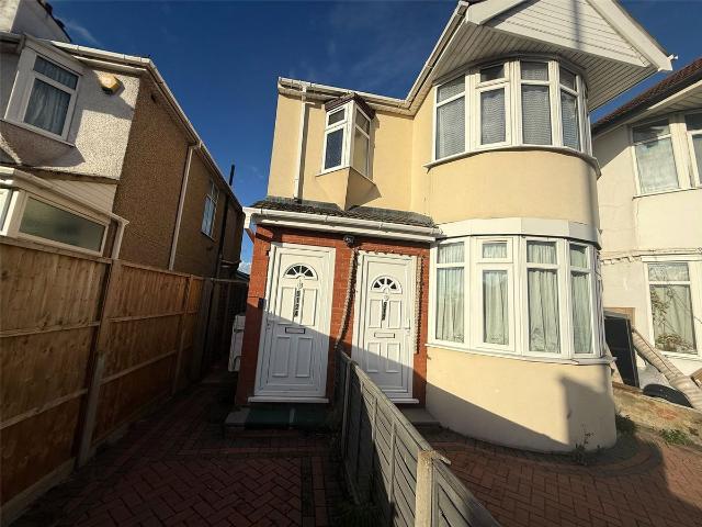 Kenton, London HA3, 4 bed flat to rent, £3,150 pcm | PrimeLocation