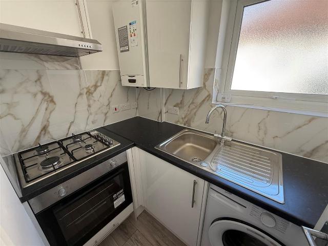 Kenton Lane, Harrow HA3, 2 bed flat to rent, £1,500 pcm | PrimeLocation