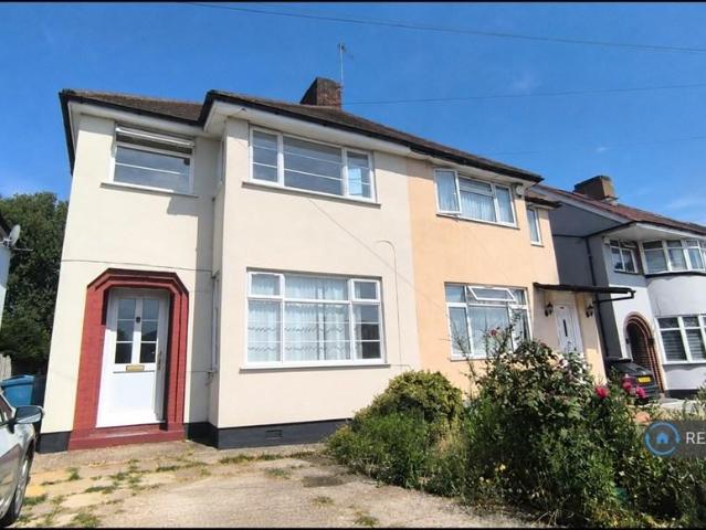 Kenton Lane, Harrow, HA3 3 bed semi detached house to rent £2,300 pcm £531 pw