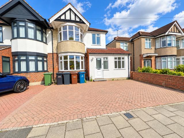 Kenton Lane, Kenton, Harrow HA3 5 bed semi detached house to rent £3,350 pcm £773 pw