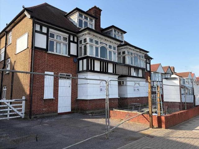 Kenton Road, Harrow Detached house to rent £5,750 pcm £1,327 pw
