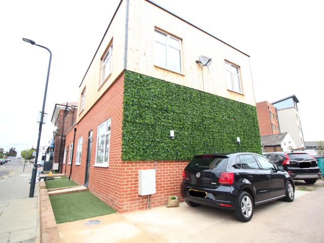 Kenton Road, Harrow, HA3 0AZ