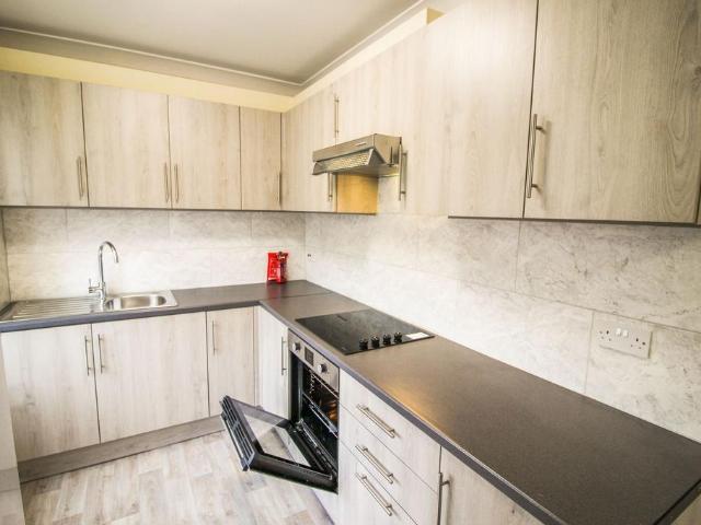Kenton Road, Harrow, HA3 2 bed apartment to rent £1,600 pcm £369 pw