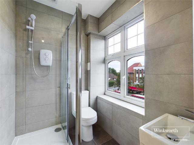 Kenton Road, Harrow HA3 2 bed apartment to rent £1,650 pcm £381 pw