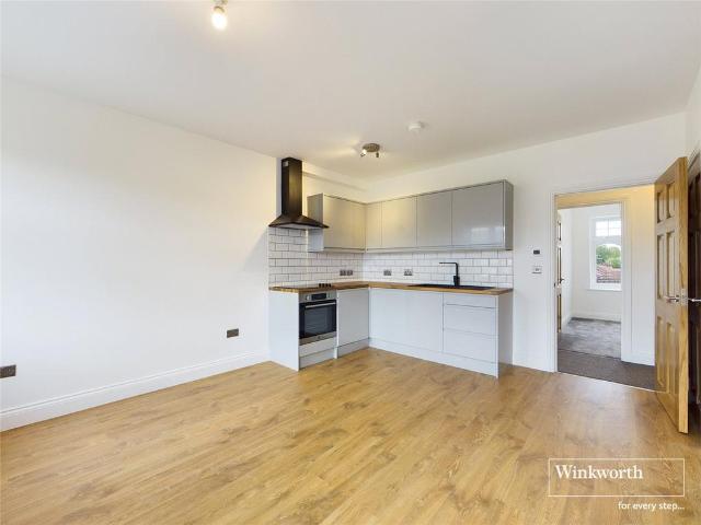 Kenton Road, Harrow HA3 2 bed apartment to rent £1,650 pcm £381 pw