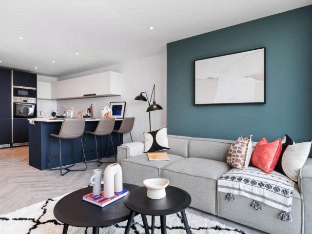 Kenton Road, Harrow HA3, 2 bed flat to rent, £2,000 pcm | PrimeLocation