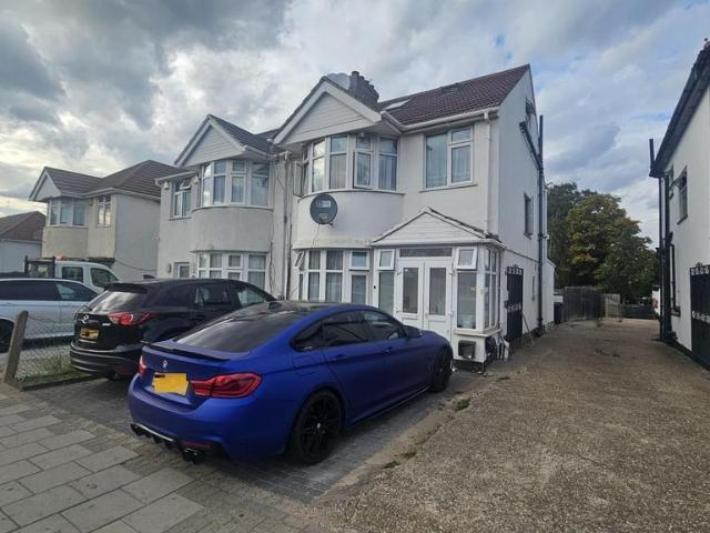 Kenton Road, Harrow HA3 3 bed duplex to rent £1,800 pcm £415 pw
