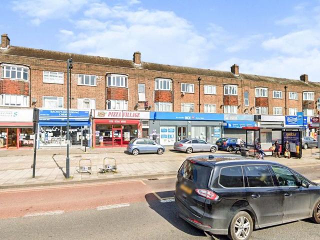 Kenton Road, Harrow HA3, 3 bed flat to rent, £1,900 pcm | PrimeLocation
