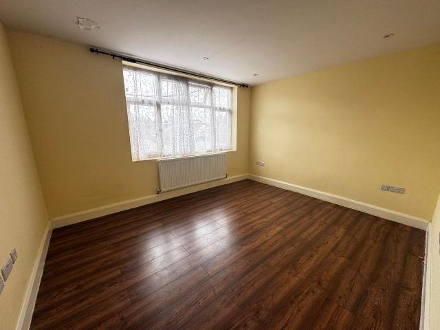 Kenton Road, Kenton HA3, 4 bed flat to rent, £3,400 pcm | PrimeLocation