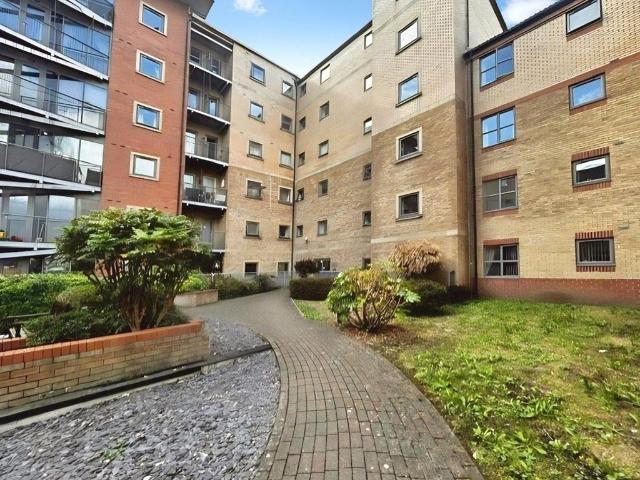 Kentmere Drive, South Yorkshire DN4 2 bed flat to rent £850 pcm £196 pw