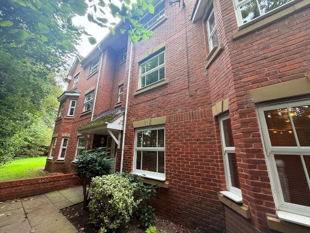 Kentmere Road, Altrincham WA15, 2 bed flat to rent, £1,200 pcm | PrimeLocation