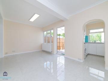 Kenver Avenue, London, N12 Four Bedroom Semi Detached House To Rent £840pw / £3,640pcm