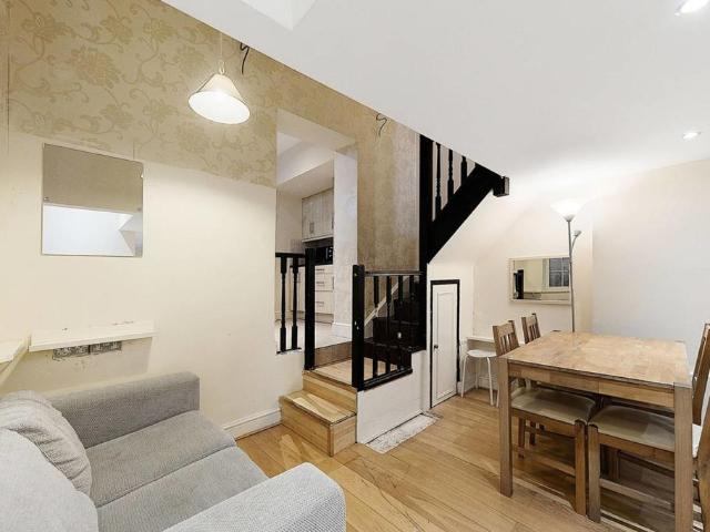 Kenway Road, London SW5 3 bed terraced house to rent £3,950 pcm £912 pw