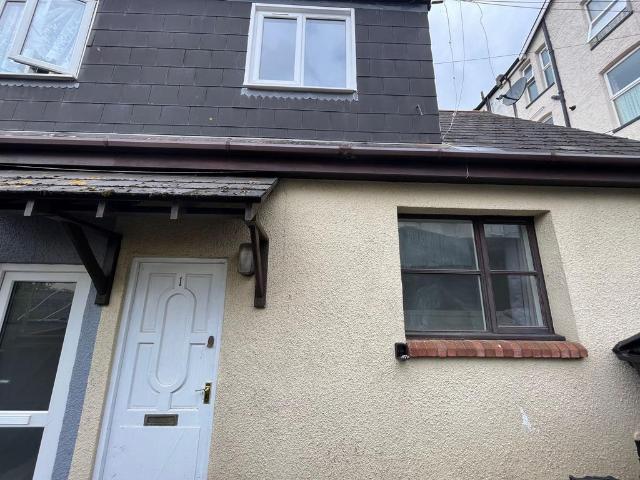 Kenwyn Road, Torquay, TQ1 2 bed house to rent £950 pcm £219 pw
