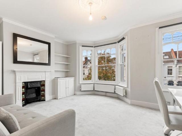 Kenyon Street, London 3 bed flat to rent £4,000 pcm £923 pw