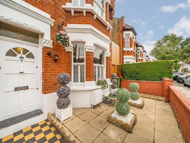 Kenyon Street, London SW6 3 bed house to rent £4,250 pcm £981 pw