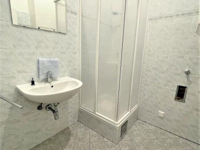 KENYONGASSE, 76 m2 Altbau, 3 Zimmer, Extraküche, Duschbad, Parketten, WG geeignet, Westbahnhof Nähe