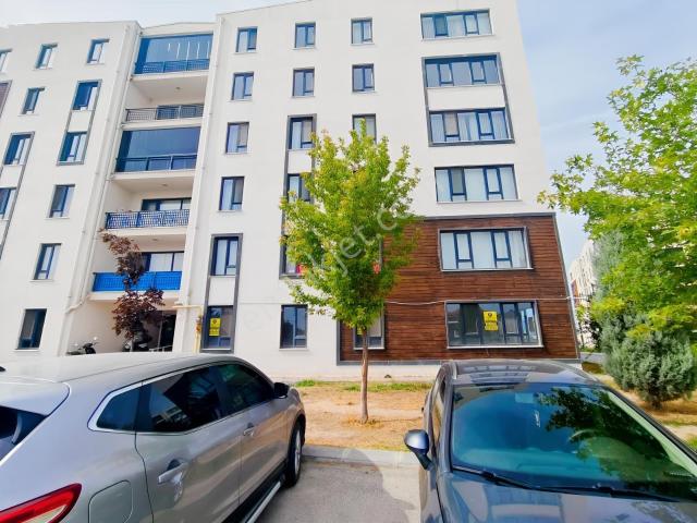 Kenan Uzman'dan 1453 Konutlarda Kiralık 3+1 Zemin Kat Daire