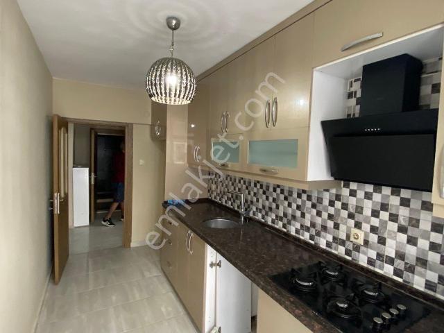 Kenan Evren Semt Pazarı Karşısı 2+1 Kiralık Ofis/daire