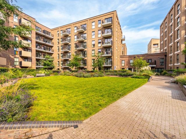Kenavon Drive, Reading RG1, 2 bed flat to rent, £2,000 pcm | PrimeLocation