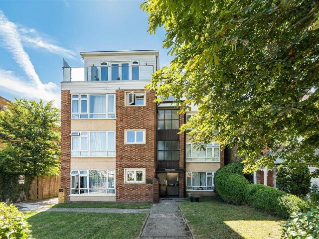 Kendal Court, The Ridgeway, North. Studio to rent £1,400 pcm £323 pw